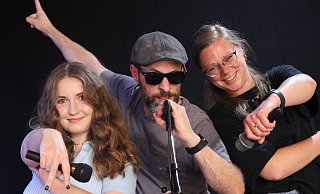 Katharina Wolff (v.l.), Jan Brockelt und Lena Sturhan laden zum Widujam am Wochenende ein. - Jan-Henrik Gerdener Katharina Wolff (v.l.), Jan Brockelt und Lena Sturhan laden zum Widujam am Wochenende ein. - Jan-Henrik Gerdener