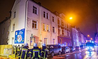 Im Wohnzimmer der betroffenen Wohnung fanden die Feuerwehrleute die Frau. - Mike-Dennis Müller Im Wohnzimmer der betroffenen Wohnung fanden die Feuerwehrleute die Frau. - Mike-Dennis Müller