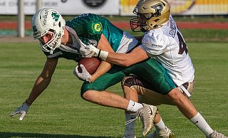 Die Bulldogs trainieren wieder draußen. So heftig geht es allerdings noch nicht zur Sache. Foto: Andreas Zobe - Foto: Andreas Zobe/NW Die Bulldogs trainieren wieder draußen. So heftig geht es allerdings noch nicht zur Sache. Foto: Andreas Zobe - Foto: Andreas Zobe/NW