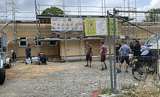 Das 700 Quadratmeter große Holzständerbauwerk für die Kita steht. Jetzt geht es an den Innenausbau. - Elke Niedringhaus-Haasper Das 700 Quadratmeter große Holzständerbauwerk für die Kita steht. Jetzt geht es an den Innenausbau. - Elke Niedringhaus-Haasper