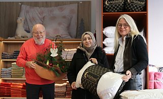 Vermieter Friedrich-Wilhelm Schöneberg (links) wohnt einem Beratungsgespräch mit Geschäftsführerin Jasmin Richardt (rechts) bei. - Claus Frickemeier Vermieter Friedrich-Wilhelm Schöneberg (links) wohnt einem Beratungsgespräch mit Geschäftsführerin Jasmin Richardt (rechts) bei. - Claus Frickemeier