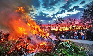 In Schloß Holte-Stukenbrock und Gütersloh gibt es in diesem Jahr wieder Osterfeuer. - Sarah Jonek In Schloß Holte-Stukenbrock und Gütersloh gibt es in diesem Jahr wieder Osterfeuer. - Sarah Jonek