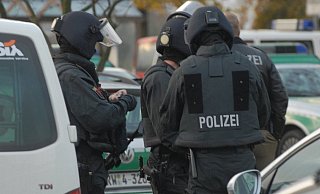 Das Spezialeinsatzkommando musste den Mann aus der Wohnung holen. - Symbolfoto: Joern Spreen-Ledebur Das Spezialeinsatzkommando musste den Mann aus der Wohnung holen. - Symbolfoto: Joern Spreen-Ledebur