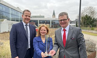 Daniel Rösner (v.l.), Alexandra Sucrow und Arnd Paas vergeben mit anderen Jurymitgliedern den diesjährigen Paderborner Kunstpreis. - Jennifer Retslav Daniel Rösner (v.l.), Alexandra Sucrow und Arnd Paas vergeben mit anderen Jurymitgliedern den diesjährigen Paderborner Kunstpreis. - Jennifer Retslav