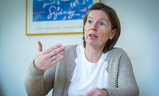 „Dass einzelne, weniger erwünschte Personen bei den Demos mitlaufen, ist ärgerlich. Doch solange sie sich friedlich verhalten und keine sichtbaren Zeichen tragen oder zu Gewalt aufrufen, muss eine Demokratie das aushalten“, meint die Juristin Nicole Reese. - Sarah Jonek Fotografie „Dass einzelne, weniger erwünschte Personen bei den Demos mitlaufen, ist ärgerlich. Doch solange sie sich friedlich verhalten und keine sichtbaren Zeichen tragen oder zu Gewalt aufrufen, muss eine Demokratie das aushalten“, meint die Juristin Nicole Reese. - Sarah Jonek Fotografie