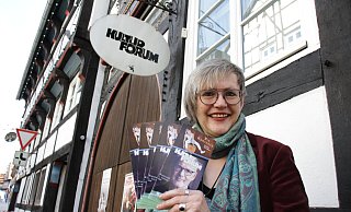 Lena Volmert, Vorsitzende des Warburger Kulturforums, stellt das neue Programm vor. - Dieter Scholz Lena Volmert, Vorsitzende des Warburger Kulturforums, stellt das neue Programm vor. - Dieter Scholz