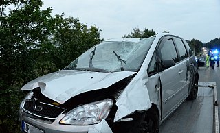 Der PKW überschlug sich und blieb auf der Straße liegen. - Andreas Eickhoff Der PKW überschlug sich und blieb auf der Straße liegen. - Andreas Eickhoff