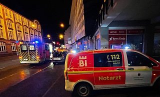 Ein Notarzt versorgte das Opfer vor Ort. - Paul Brinkmann Ein Notarzt versorgte das Opfer vor Ort. - Paul Brinkmann