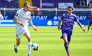 Filip Bilbija (l.), hier gegen den damaligen Osnabrücker Ludovit Reis, schoss am 30. Mai 2021 für den FC Ingolstadt ein extrem wichtiges Tor an der Bremer Brücke. Nun trifft er mit Paderborn erneut auf den VfL Osnabrück. - picture alliance Filip Bilbija (l.), hier gegen den damaligen Osnabrücker Ludovit Reis, schoss am 30. Mai 2021 für den FC Ingolstadt ein extrem wichtiges Tor an der Bremer Brücke. Nun trifft er mit Paderborn erneut auf den VfL Osnabrück. - picture alliance