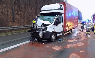 Der Unfall auf der A 44 führte zu einem langen Rückstau. - Feuerwehr Der Unfall auf der A 44 führte zu einem langen Rückstau. - Feuerwehr