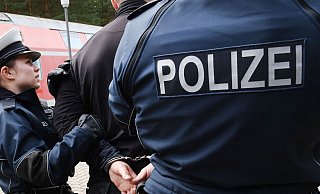Der junge Mann wehrte sich am Bahnsteig im Bielefelder Bahnhof so vehement, dass er gefesselt werden musste. - Symbolfoto: picture alliance / dpa Der junge Mann wehrte sich am Bahnsteig im Bielefelder Bahnhof so vehement, dass er gefesselt werden musste. - Symbolfoto: picture alliance / dpa
