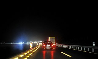 Nach den bisherigen Erkenntnissen soll es sich bei dem beteiligten Fahrzeug um einen dunklen SUV handeln. - picture alliance / Frank May Nach den bisherigen Erkenntnissen soll es sich bei dem beteiligten Fahrzeug um einen dunklen SUV handeln. - picture alliance / Frank May