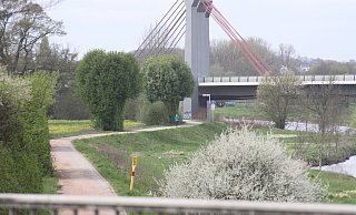 Der Werre-Radweg erhält zwischen Brückenstraße und Hundeplatz eine neue Decke. - Dirk Windmöller Der Werre-Radweg erhält zwischen Brückenstraße und Hundeplatz eine neue Decke. - Dirk Windmöller