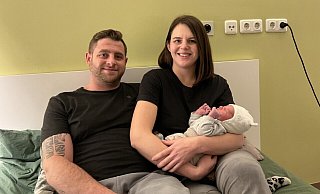 Carolin und Rosario Meli freuen sich über die Geburt ihres Sohnes Luca. - Geburtshaus Paderborn Carolin und Rosario Meli freuen sich über die Geburt ihres Sohnes Luca. - Geburtshaus Paderborn