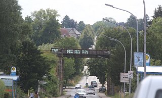 Die Bahnbrücke über die Koblenzer Straße wird 2025 abgerissen. - Dirk Windmöller Die Bahnbrücke über die Koblenzer Straße wird 2025 abgerissen. - Dirk Windmöller