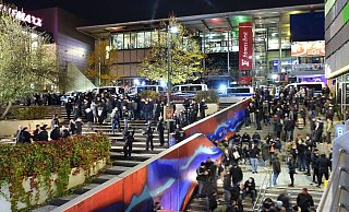 Mehr als 300 Fans des FC St. Pauli wurden 2018 von der Polizei am Boulevard (Hauptbahnhof) in einem Polizeikessel festgehalten. - BARBARA FRANKE Mehr als 300 Fans des FC St. Pauli wurden 2018 von der Polizei am Boulevard (Hauptbahnhof) in einem Polizeikessel festgehalten. - BARBARA FRANKE
