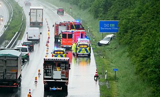 Der Wagen überschlug sich mehrfach und blieb als Wrack im Seitenstreifen liegen. - Ralph Meyer Der Wagen überschlug sich mehrfach und blieb als Wrack im Seitenstreifen liegen. - Ralph Meyer