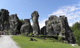 Die Externsteine ziehen jedes Jahr etwa eine halbe Million Besucher an. - Pixabay Die Externsteine ziehen jedes Jahr etwa eine halbe Million Besucher an. - Pixabay