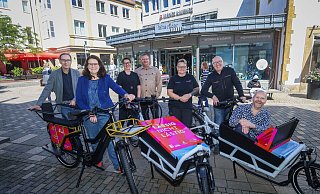 Olaf Lewald (v.l.), Barbara Choryan, Karina und Jens Krause, Sandra Rathert, Peter Dreischmeier, und Henner Zimmat setzen das Projekt gemeinsam um. - Sarah Jonek Olaf Lewald (v.l.), Barbara Choryan, Karina und Jens Krause, Sandra Rathert, Peter Dreischmeier, und Henner Zimmat setzen das Projekt gemeinsam um. - Sarah Jonek