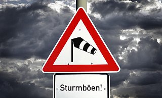Der DWD warnt am Dienstag vor Sturmböen. - picture alliance Der DWD warnt am Dienstag vor Sturmböen. - picture alliance