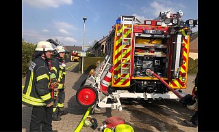 Feuerwehreinsatz in Altenhagen. - Jürgen Mahncke Feuerwehreinsatz in Altenhagen. - Jürgen Mahncke