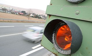 Etwa 18.500 Geschwindigkeitsverstöße haben die stationären Messanlagen im Kreis Paderborn 2022 erfasst. Drei Messplätze wurden im Laufe des Jahres auf neue Technik umgerüstet. - NW-Archiv Etwa 18.500 Geschwindigkeitsverstöße haben die stationären Messanlagen im Kreis Paderborn 2022 erfasst. Drei Messplätze wurden im Laufe des Jahres auf neue Technik umgerüstet. - NW-Archiv
