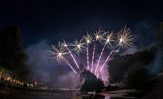 Zum Abschluss des Liborifestes gehört traditionellerweise das große Feuerwerk, das stets mehrere Tausend Schaulustige anzieht. - Stadt Paderborn Zum Abschluss des Liborifestes gehört traditionellerweise das große Feuerwerk, das stets mehrere Tausend Schaulustige anzieht. - Stadt Paderborn
