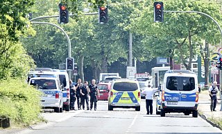 Koffer sorgt für Polizei-Großeinsatz in Bielefeld. - Peter Unger Koffer sorgt für Polizei-Großeinsatz in Bielefeld. - Peter Unger