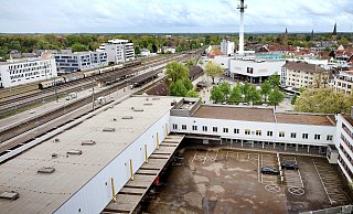 Das ehemalige Postareal (im Vordergrund) bietet die Möglichkeit für mehrgeschossige Bebauung. Die Politik ist sich einig, es vom Investorengespann Hagedorn/Borchard entwickeln zu lassen. - Andreas Frücht Das ehemalige Postareal (im Vordergrund) bietet die Möglichkeit für mehrgeschossige Bebauung. Die Politik ist sich einig, es vom Investorengespann Hagedorn/Borchard entwickeln zu lassen. - Andreas Frücht