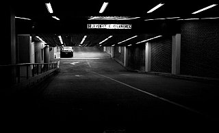 Als der Wagen hinabrollte, startete die schwangere Frau ein riskantes Manöver. - Symbolfoto: Pixabay / Creative Commons Als der Wagen hinabrollte, startete die schwangere Frau ein riskantes Manöver. - Symbolfoto: Pixabay / Creative Commons
