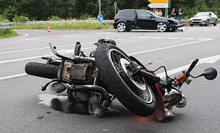 Beim Auffahren auf die L 770 kollidierte ein Golf-Fahrer mit einem Motorrad. - Polizei Minden-Lübbecke Beim Auffahren auf die L 770 kollidierte ein Golf-Fahrer mit einem Motorrad. - Polizei Minden-Lübbecke