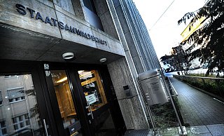 Zwei Männer aus Hüllhorst und Preußisch Oldendorf müssen sich wegen eines drei Jahre zurückliegenden bewaffneten Raubs vor dem Bielefelder Landgericht verantworten. - BARBARA FRANKE Zwei Männer aus Hüllhorst und Preußisch Oldendorf müssen sich wegen eines drei Jahre zurückliegenden bewaffneten Raubs vor dem Bielefelder Landgericht verantworten. - BARBARA FRANKE