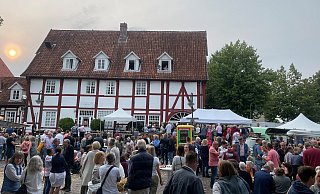An diesem Dienstag von 16 bis 20 Uhr findet der dritte, hoffentlich unbeschwerte Feierabendmarkt auf dem Venghauss-Platz in Werther statt. - Stadt Werther An diesem Dienstag von 16 bis 20 Uhr findet der dritte, hoffentlich unbeschwerte Feierabendmarkt auf dem Venghauss-Platz in Werther statt. - Stadt Werther