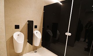An der Brückengasse in Paderborn ist die neue Toilettenanlage gerade erst in Betrieb genommen worden. An den Öffnungszeiten gibt es Kritik. - Lena Henning An der Brückengasse in Paderborn ist die neue Toilettenanlage gerade erst in Betrieb genommen worden. An den Öffnungszeiten gibt es Kritik. - Lena Henning