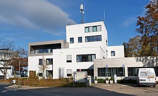 Im Rathaus werden demnächst im Ratssaal (links oben) fünf statt wie bislang vier Fraktionen um die besten kommunalpolitischen Entscheidungen für die Gemeinde ringen. - Martin Düsterberg Im Rathaus werden demnächst im Ratssaal (links oben) fünf statt wie bislang vier Fraktionen um die besten kommunalpolitischen Entscheidungen für die Gemeinde ringen. - Martin Düsterberg