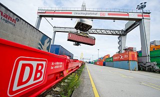 Auch in Paderborn könnte es perspektivisch wieder einen Containerbahnhof geben. - Themenfoto: DPA/Christoph Schmidt Auch in Paderborn könnte es perspektivisch wieder einen Containerbahnhof geben. - Themenfoto: DPA/Christoph Schmidt
