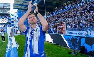 Fabian Klos, hier bei seinem Abschied von den DSC-Fans, will am Samstag in Amshausen auflaufen. - Andreas Zobe Fabian Klos, hier bei seinem Abschied von den DSC-Fans, will am Samstag in Amshausen auflaufen. - Andreas Zobe