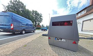 Der Blitzeranhänger stand an der Weseler Straße, kurz vor der Einfahrt in die Kurt-Schumacher-Straße. - Peter Heidbrink Der Blitzeranhänger stand an der Weseler Straße, kurz vor der Einfahrt in die Kurt-Schumacher-Straße. - Peter Heidbrink
