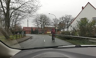 Über den schlechten Zustand auch der Lübbecker Straße und die Situation für Radfahrer auf dieser Landesstraße gibt es immer wieder Beschwerden von Bürgern. - Joern Spreen-Ledebur Über den schlechten Zustand auch der Lübbecker Straße und die Situation für Radfahrer auf dieser Landesstraße gibt es immer wieder Beschwerden von Bürgern. - Joern Spreen-Ledebur