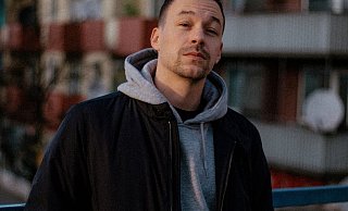 Andrej Murasov, Autor des Jugendromans "Alles Gold" mit vielen Bielefeld-Bezügen. - Sebastian Lentner Andrej Murasov, Autor des Jugendromans "Alles Gold" mit vielen Bielefeld-Bezügen. - Sebastian Lentner