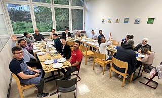 Das gemeinsame Essen gehört dazu. - Andzelika Kassan Das gemeinsame Essen gehört dazu. - Andzelika Kassan