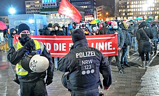 Lichterspaziergang von "Bielefeld steht auf" in der Innenstadt. - nw Lichterspaziergang von "Bielefeld steht auf" in der Innenstadt. - nw