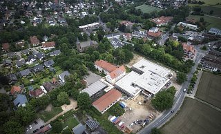 Mit den von der Stadt erwarteten Anmeldezahlen bliebe die Grundschule Eidinghausen weit hinter der Vierzügigkeit zurück. Damit die teuerste Schule der Kurstadt aber nicht nur halb gefüllt ist, sollen Schüler aus angrenzenden Ortsteilen pendeln. - THORSTEN ULONSKA Mit den von der Stadt erwarteten Anmeldezahlen bliebe die Grundschule Eidinghausen weit hinter der Vierzügigkeit zurück. Damit die teuerste Schule der Kurstadt aber nicht nur halb gefüllt ist, sollen Schüler aus angrenzenden Ortsteilen pendeln. - THORSTEN ULONSKA