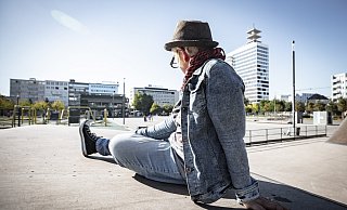Der Kesselbrink ist einer ihrer Lieblingsorte. Hier ist Andrea T. eine anerkannte Persönlichkeit, die Menschen vertrauen auf ihr Urteil. Mit 51 Jahren will sie nun anderen Opfern sexualisierter Gewalt helfen. - Mller Der Kesselbrink ist einer ihrer Lieblingsorte. Hier ist Andrea T. eine anerkannte Persönlichkeit, die Menschen vertrauen auf ihr Urteil. Mit 51 Jahren will sie nun anderen Opfern sexualisierter Gewalt helfen. - Mller