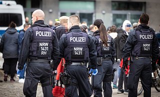Polizei und Ordnungsamt wollen mehr Präsenz in der Innenstadt zeigen. Verstärkt sollen Schwerpunkteinsätze wie hier an der Tüte durchgeführt werden. - NW Polizei und Ordnungsamt wollen mehr Präsenz in der Innenstadt zeigen. Verstärkt sollen Schwerpunkteinsätze wie hier an der Tüte durchgeführt werden. - NW