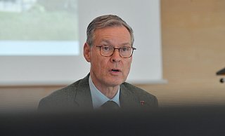 Sven-Georg Adenauers Dienstwagen ist ein Audi A8 L 50 TDI Quattro aus dem Jahr 2022. - Jens Dünhölter Sven-Georg Adenauers Dienstwagen ist ein Audi A8 L 50 TDI Quattro aus dem Jahr 2022. - Jens Dünhölter