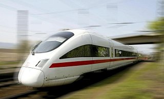 Symbolfoto: Der Neu- und Ausbau einer ICE-tauglichen Bahntrasse zwischen Bielefeld und Hannover wird in OWL heiß diskutiert. - dpa Symbolfoto: Der Neu- und Ausbau einer ICE-tauglichen Bahntrasse zwischen Bielefeld und Hannover wird in OWL heiß diskutiert. - dpa