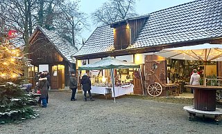 Kreativstände an der Ölmühle hielten schöne Dinge bereit. - Carola Drabon Kreativstände an der Ölmühle hielten schöne Dinge bereit. - Carola Drabon