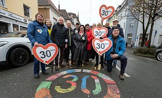 Zahlreiche Anwohner fordern ein zurück zur Tempo-30-Zone auf der August-Bebel-Straße. - Oliver Krato Zahlreiche Anwohner fordern ein zurück zur Tempo-30-Zone auf der August-Bebel-Straße. - Oliver Krato