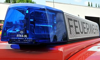 Das Blaulicht eines Feuerwehrwagens. - Reinhard Rohlf Das Blaulicht eines Feuerwehrwagens. - Reinhard Rohlf